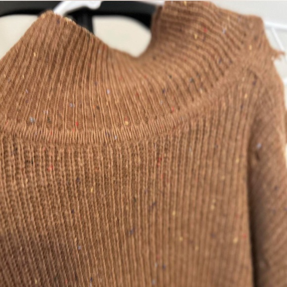 Brown distressed knit sweater with off shoulder 
Unique and stylish - Picture 2 of 8